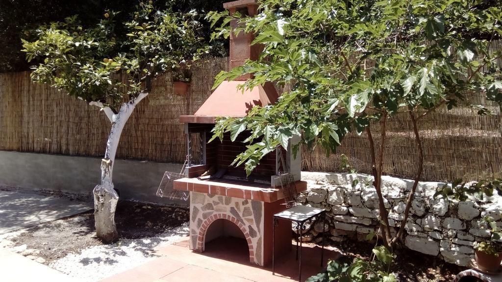 Flamiatos Garden Cottages Poulata Экстерьер фото